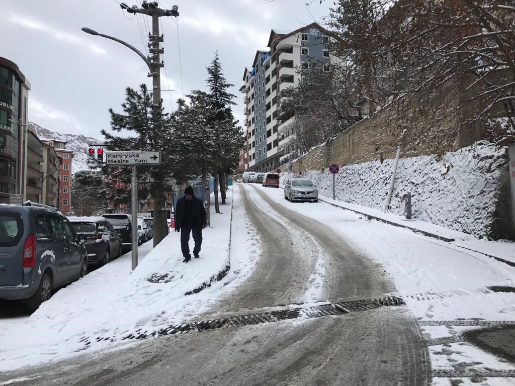 Gümüşhane kent merkezine yılın ilk karı Şubat’ta düştü  4
