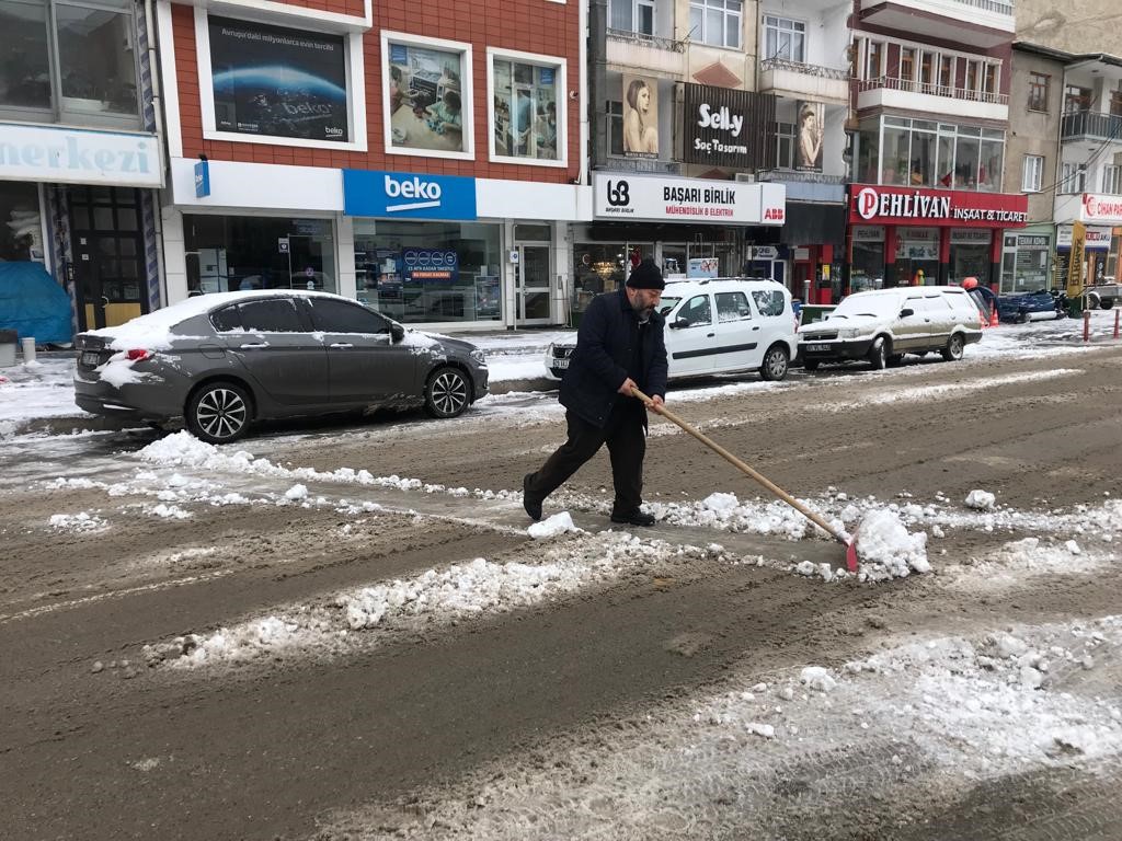 Gümüşhane kent merkezine yılın ilk karı Şubat’ta düştü  8