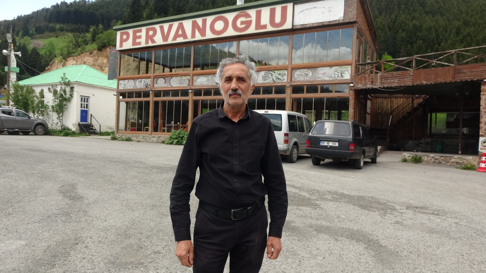 Her gün binlerce aracın geçiş yaptığı yol artık sessizliğe büründü 12