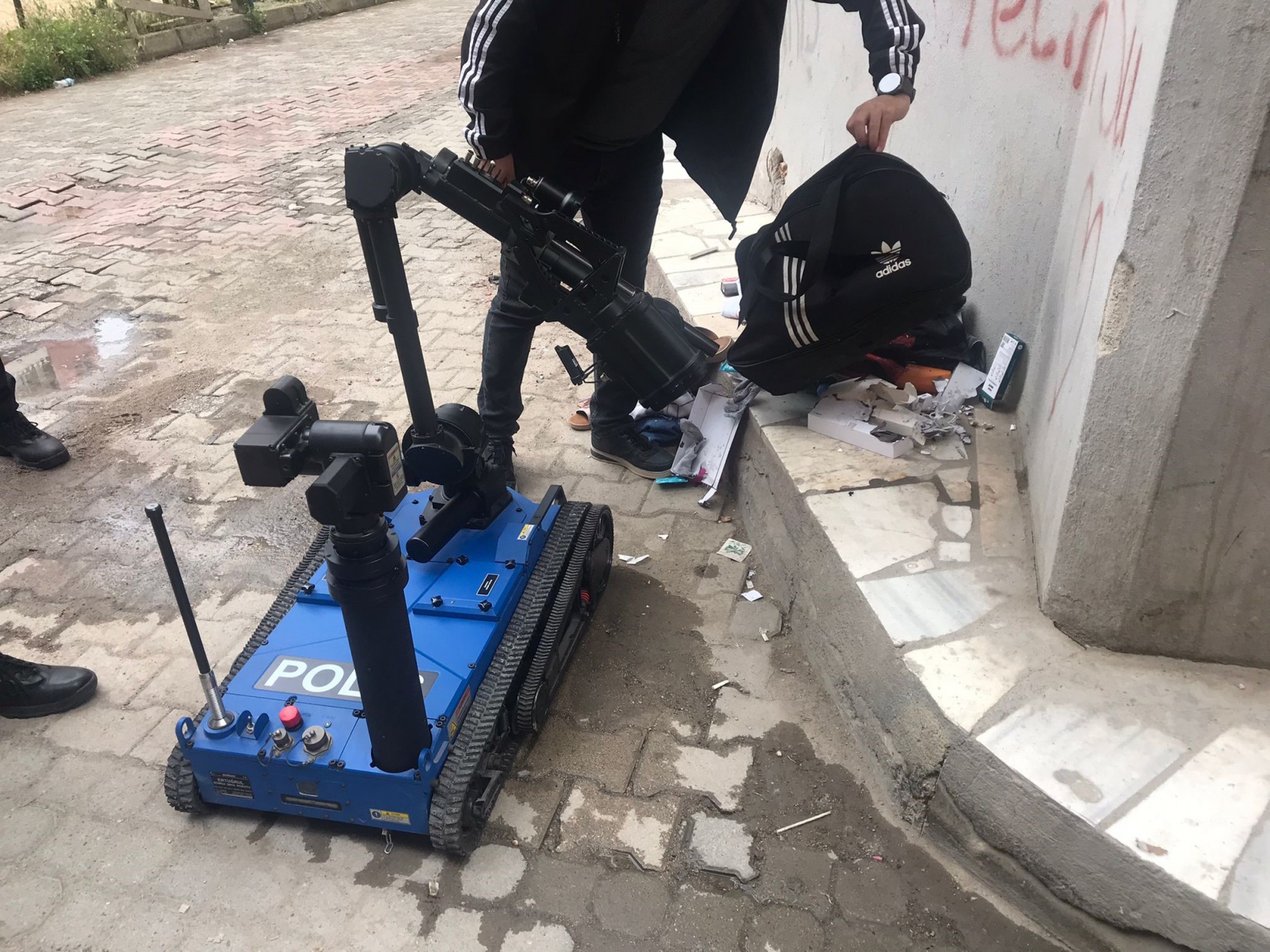 Gümüşhane'de şüpheli çanta alarmı 5