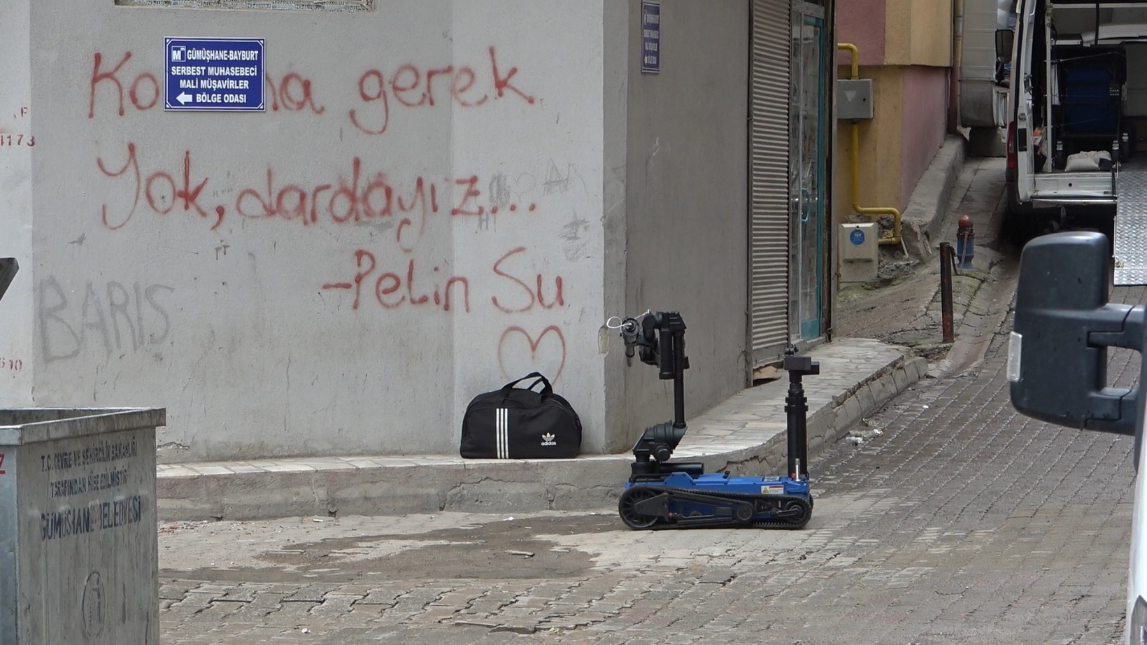 Gümüşhane'de şüpheli çanta alarmı 6