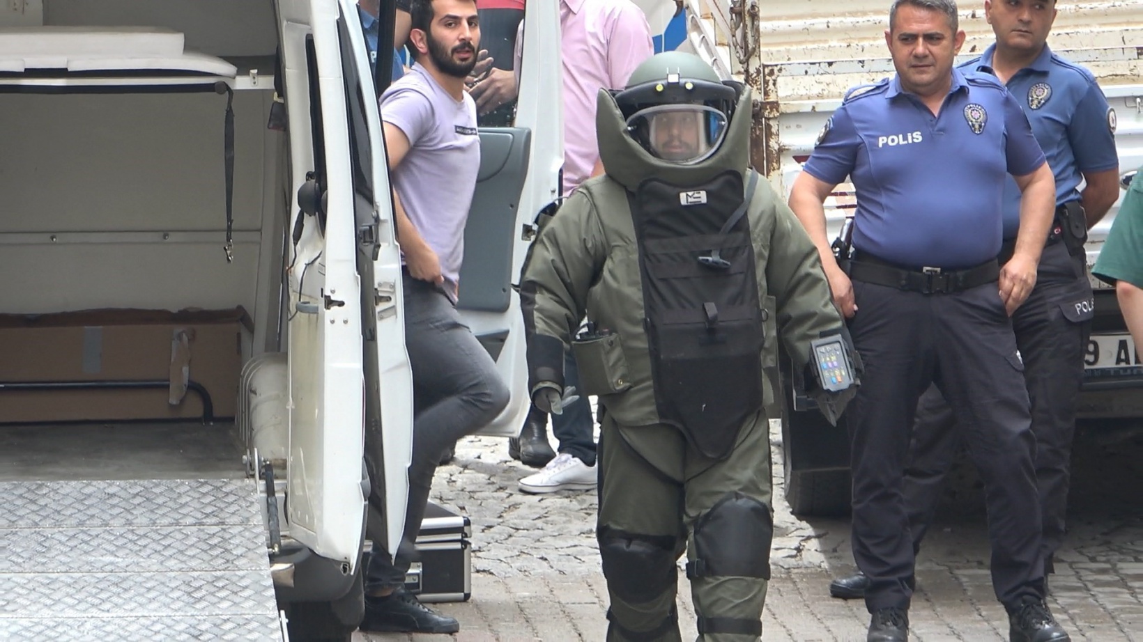 Gümüşhane'de şüpheli çanta alarmı 1