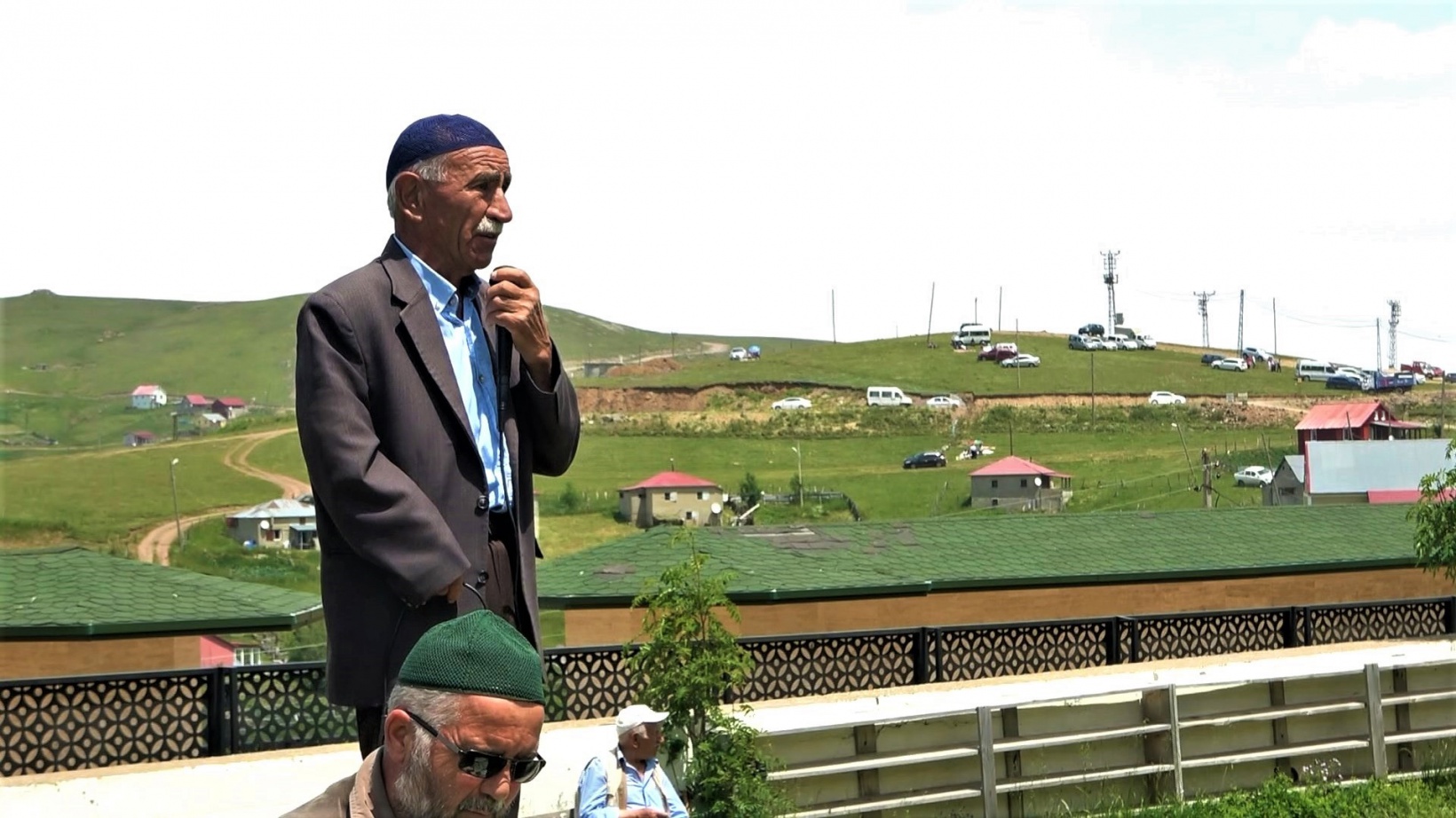 562 yıldır çimen üzerinde Cuma namazı kılınıyor 1