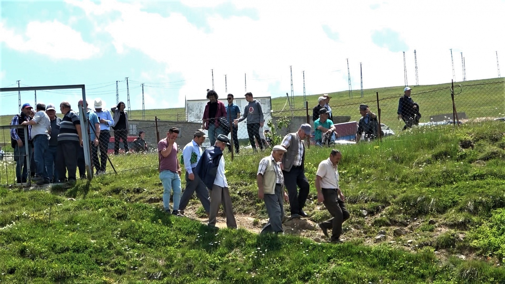 562 yıldır çimen üzerinde Cuma namazı kılınıyor 10
