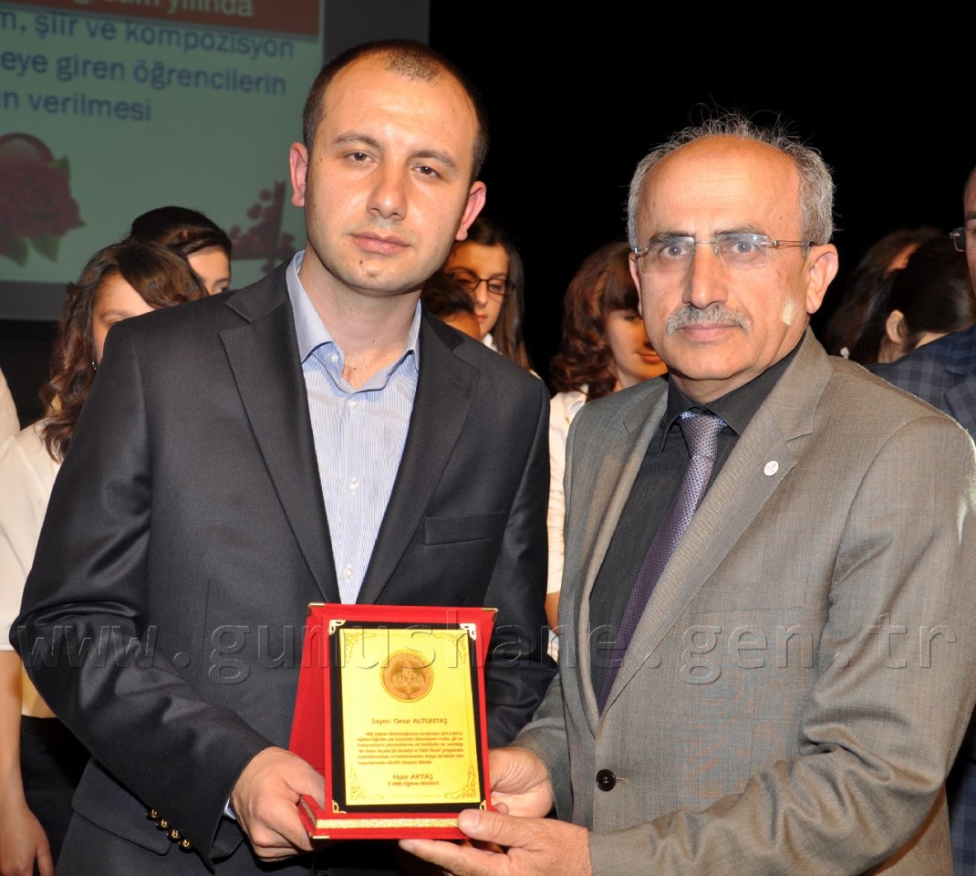 Bir Bahar Akşamı Şiir Dinletisi Düzenlendi 10