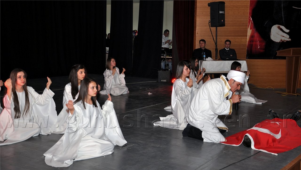 Gümüşhane'de Okullar Arası Şiir Yarışması Düzenlendi 14