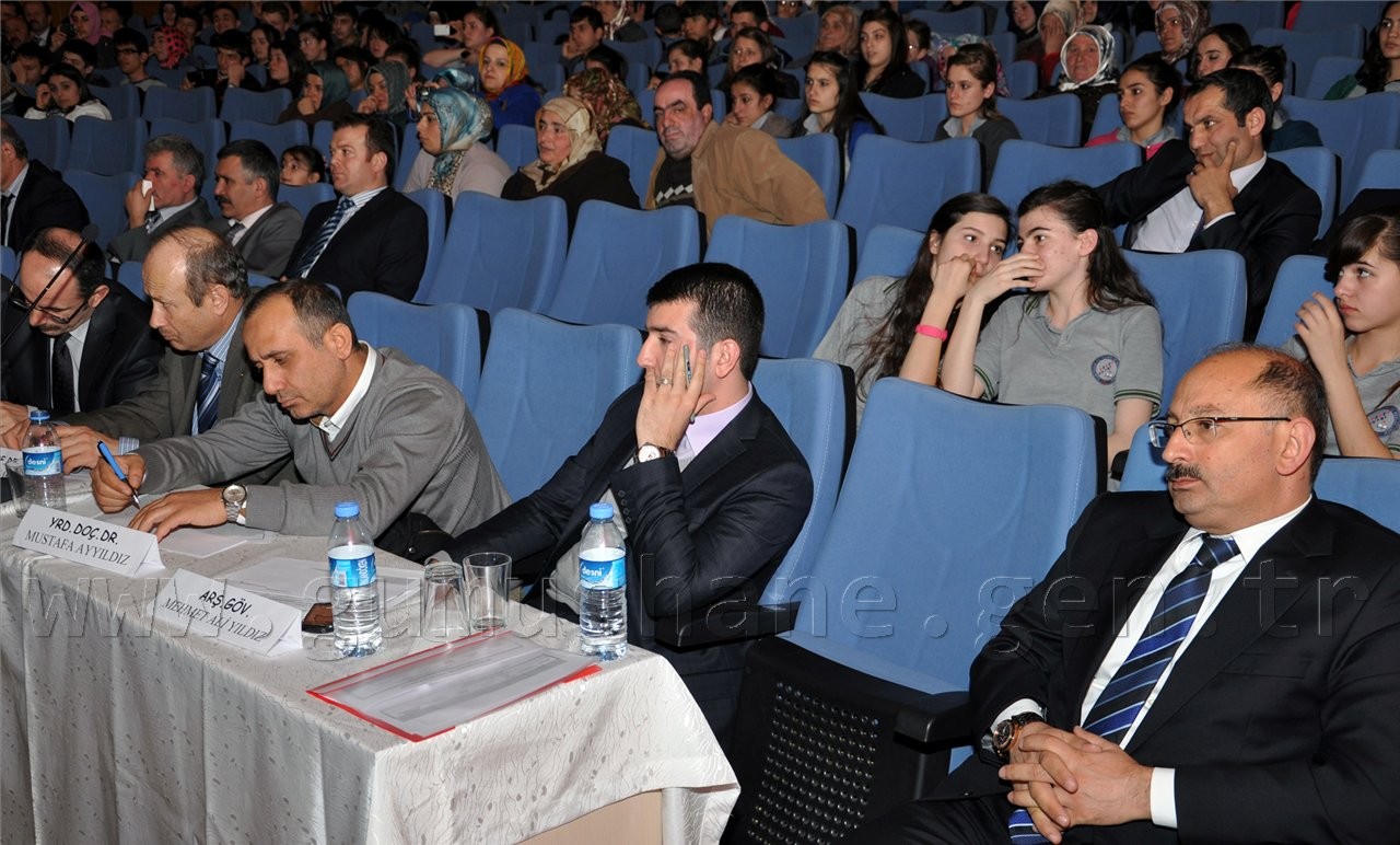 Gümüşhane'de Okullar Arası Şiir Yarışması Düzenlendi 15