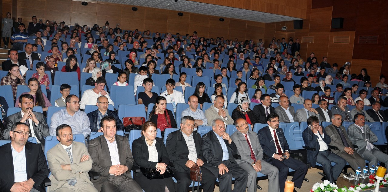 Bir Bahar Akşamı Şiir Dinletisi Düzenlendi 2