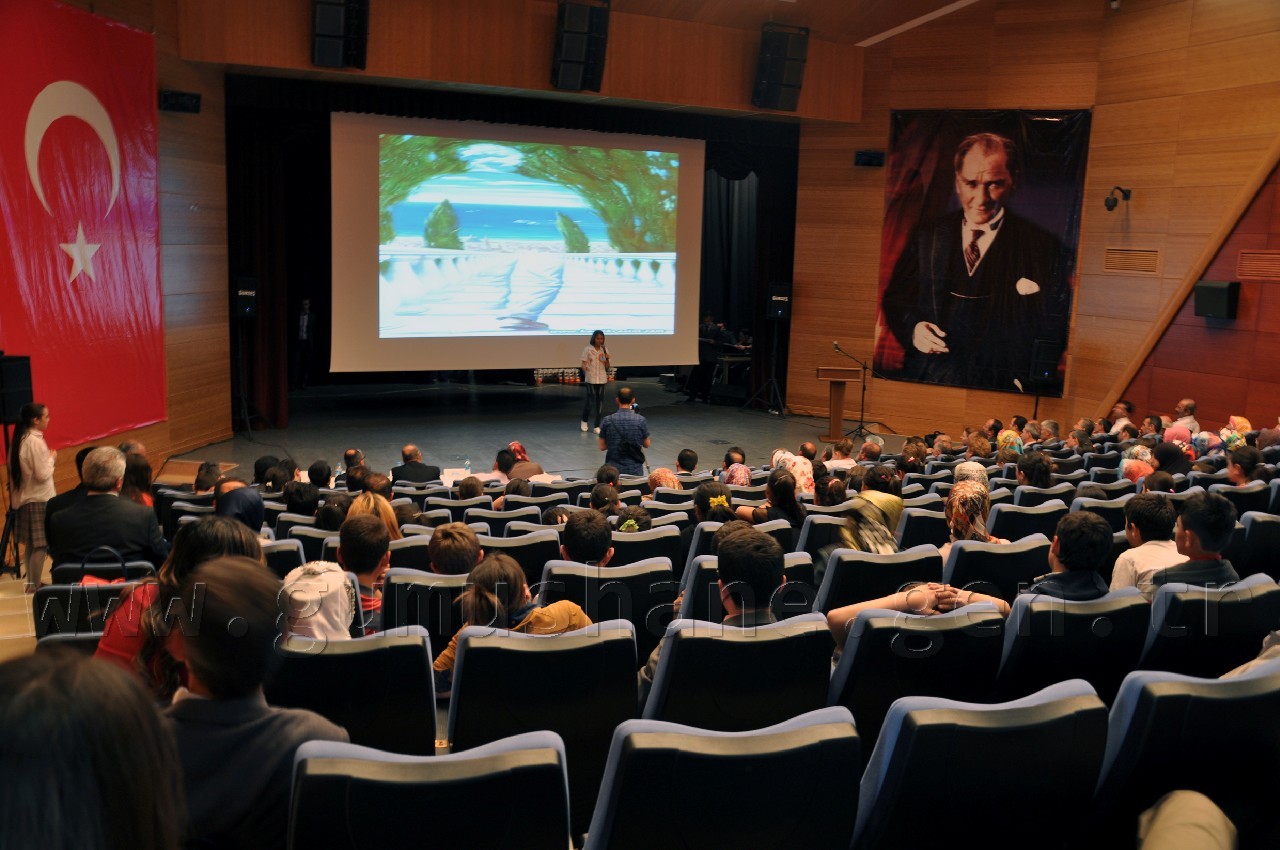 Gümüşhane Necip Fazıl'ı Unutmadı 3