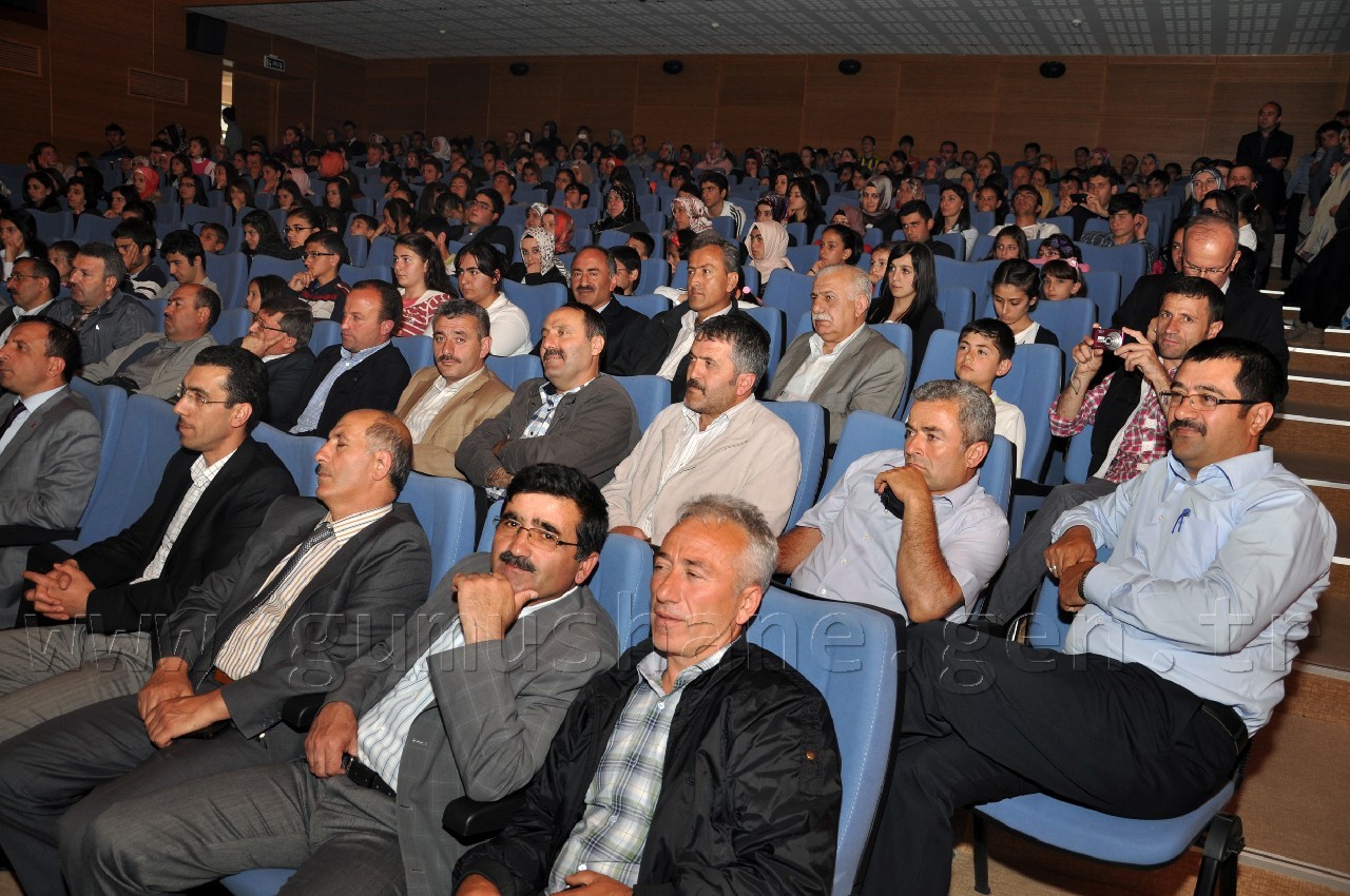 Bir Bahar Akşamı Şiir Dinletisi Düzenlendi 5