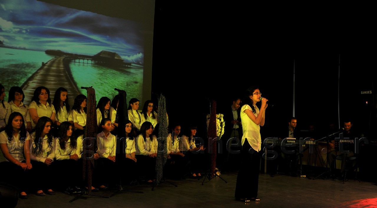 Bir Bahar Akşamı Şiir Dinletisi Düzenlendi 7