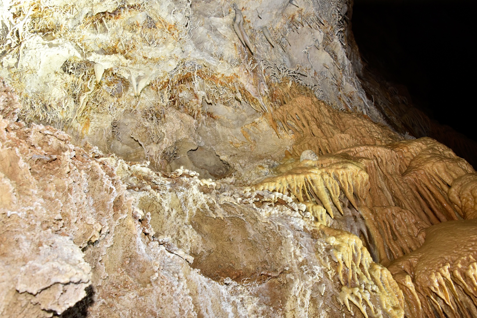 Gümüşhane'nin derinliklerinde gizemli yolculuk: Akçakale Mağarası 4