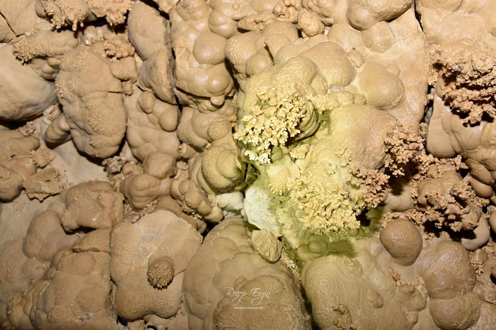 Gümüşhane'nin derinliklerinde gizemli yolculuk: Akçakale Mağarası 23