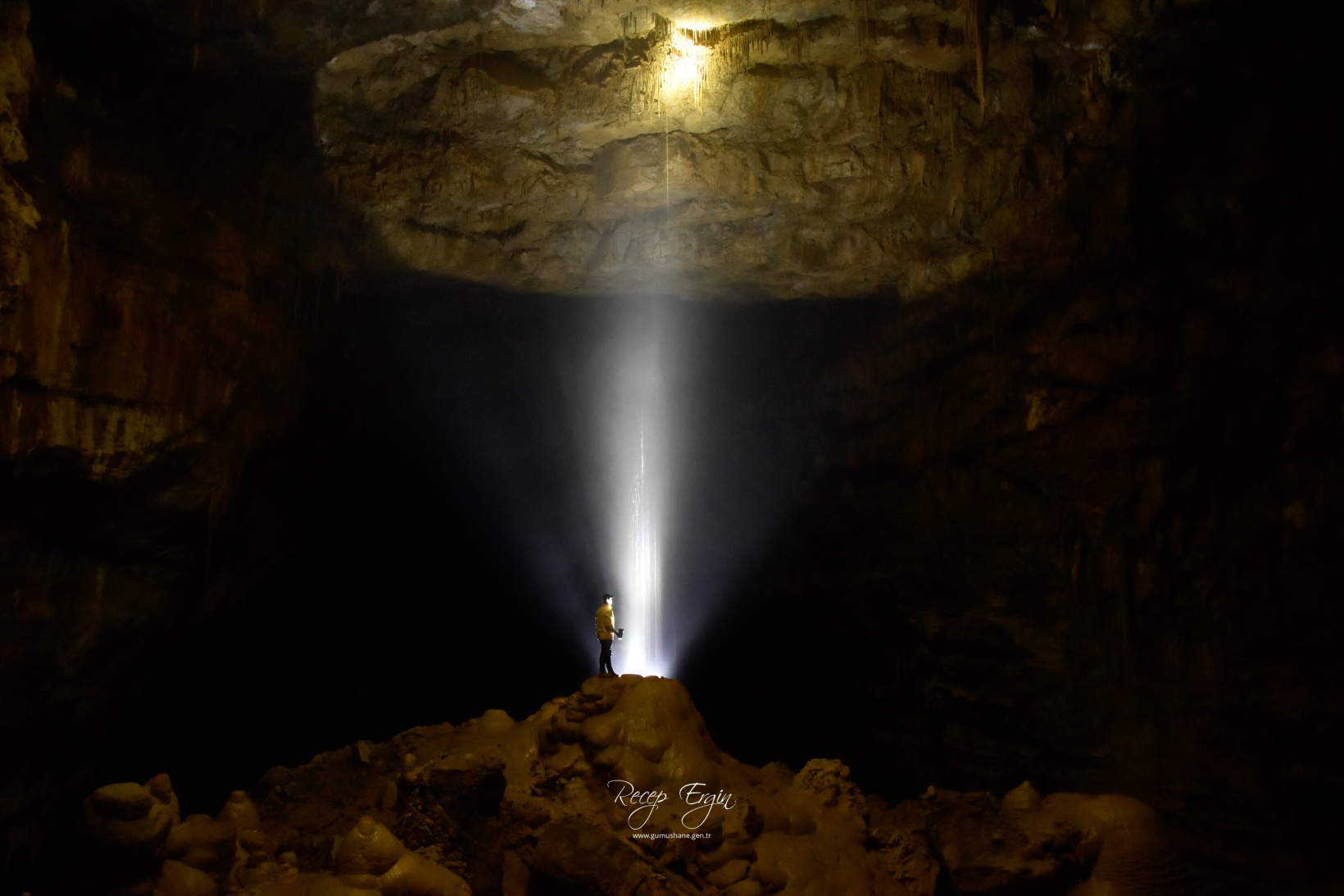 Gümüşhane'nin derinliklerinde gizemli yolculuk: Akçakale Mağarası 18