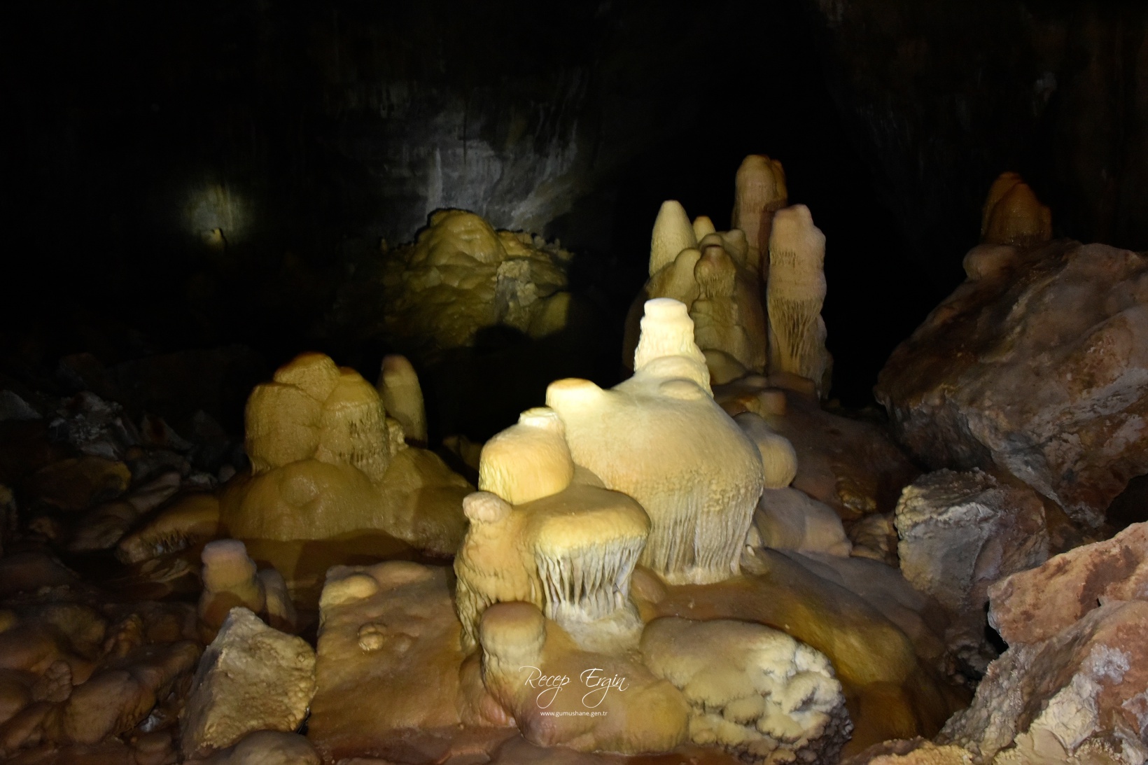 Gümüşhane'nin derinliklerinde gizemli yolculuk: Akçakale Mağarası 10