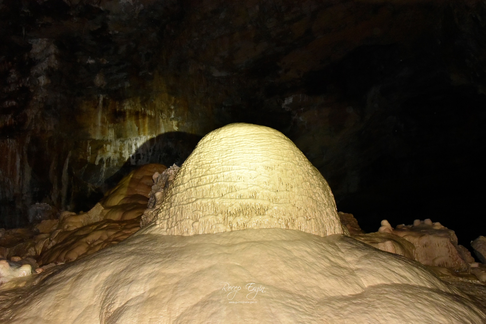 Gümüşhane'nin derinliklerinde gizemli yolculuk: Akçakale Mağarası 11