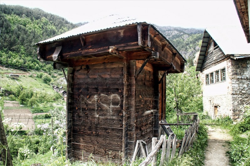 Ahşap Mimarinin Kaybolan Örnekleri:  Yücebelen Köyü Ambarları 8