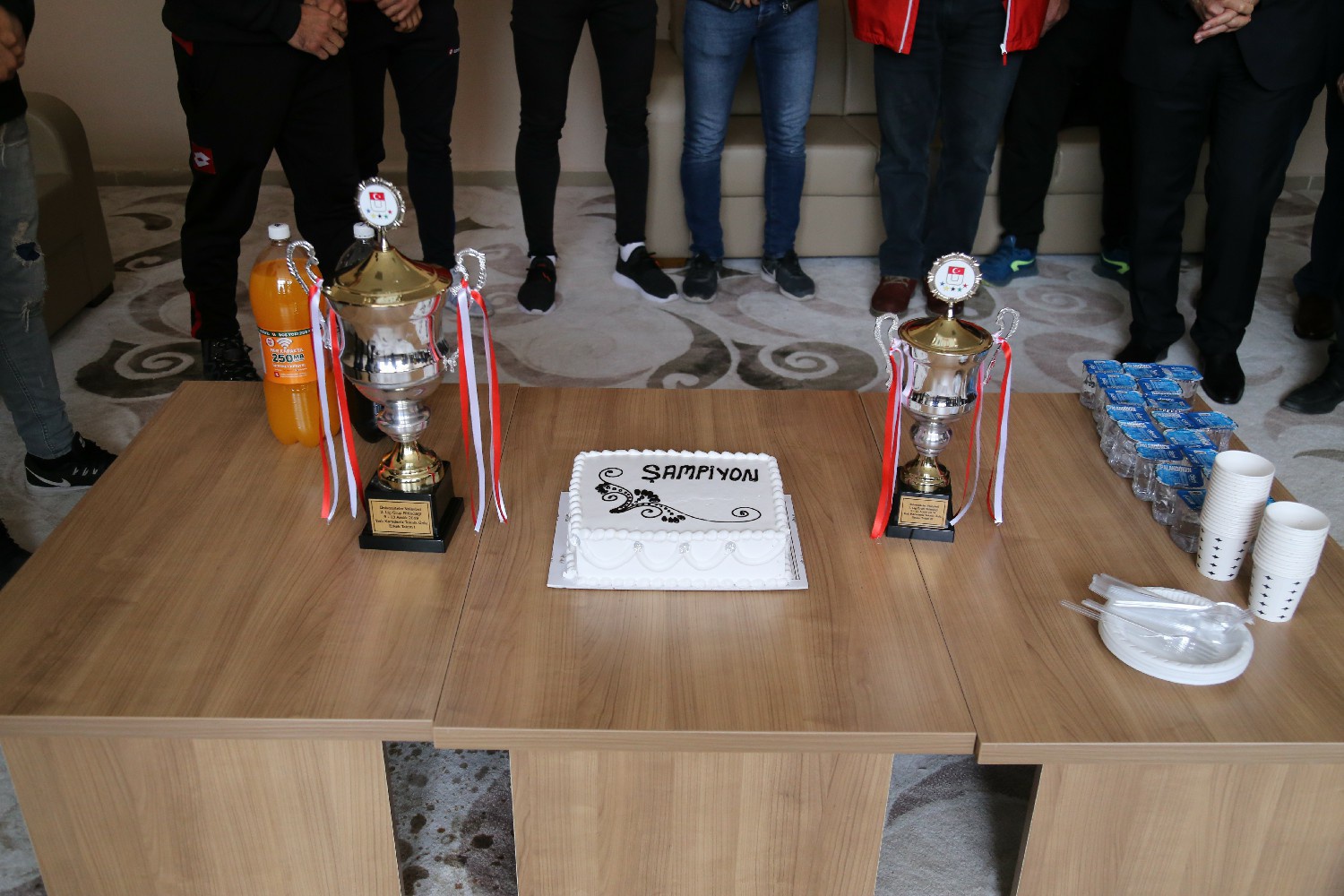 BESYO Voleybol erkek takımı şampiyon oldu 3