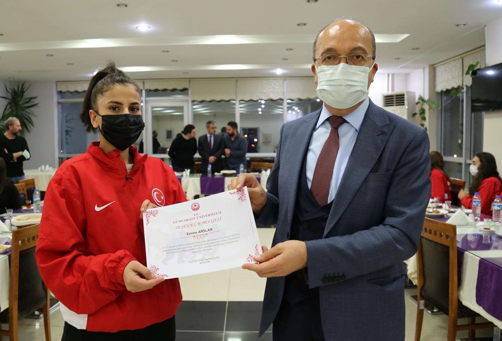 Şampiyonlara belgeleri verildi 1