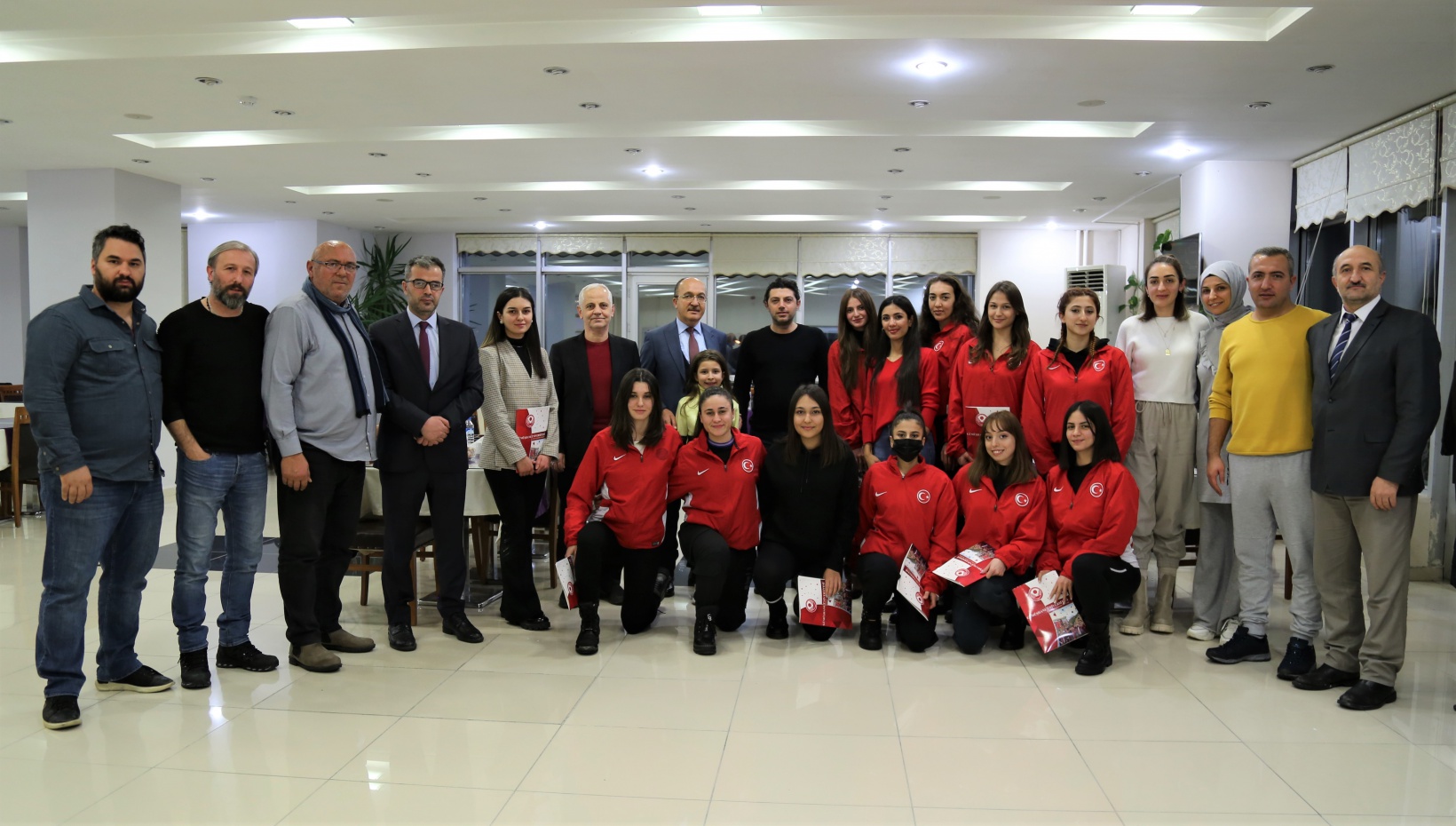 Şampiyonlara belgeleri verildi 3