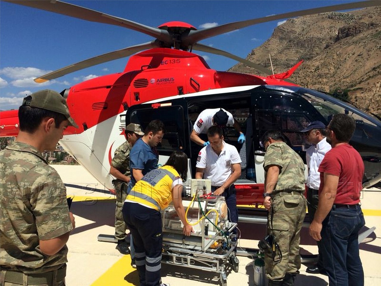 Ambulans Helikopter Gümüşhane’den Bir Günlük Bebek İçin Havalandı 1