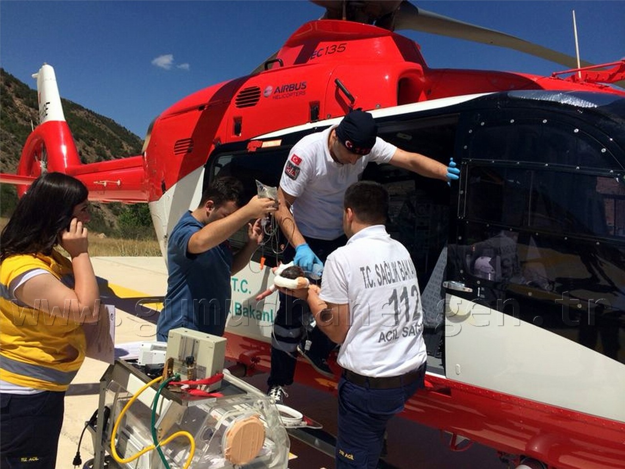 Ambulans Helikopter Gümüşhane’den Bir Günlük Bebek İçin Havalandı 3