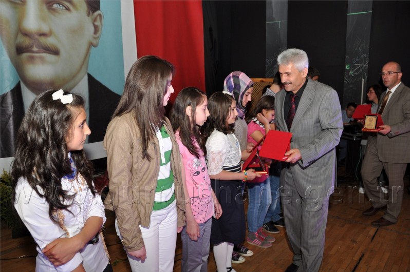 Bir Bahar Akşamı Şiir Dinletisi ve Ödül Töreni 16