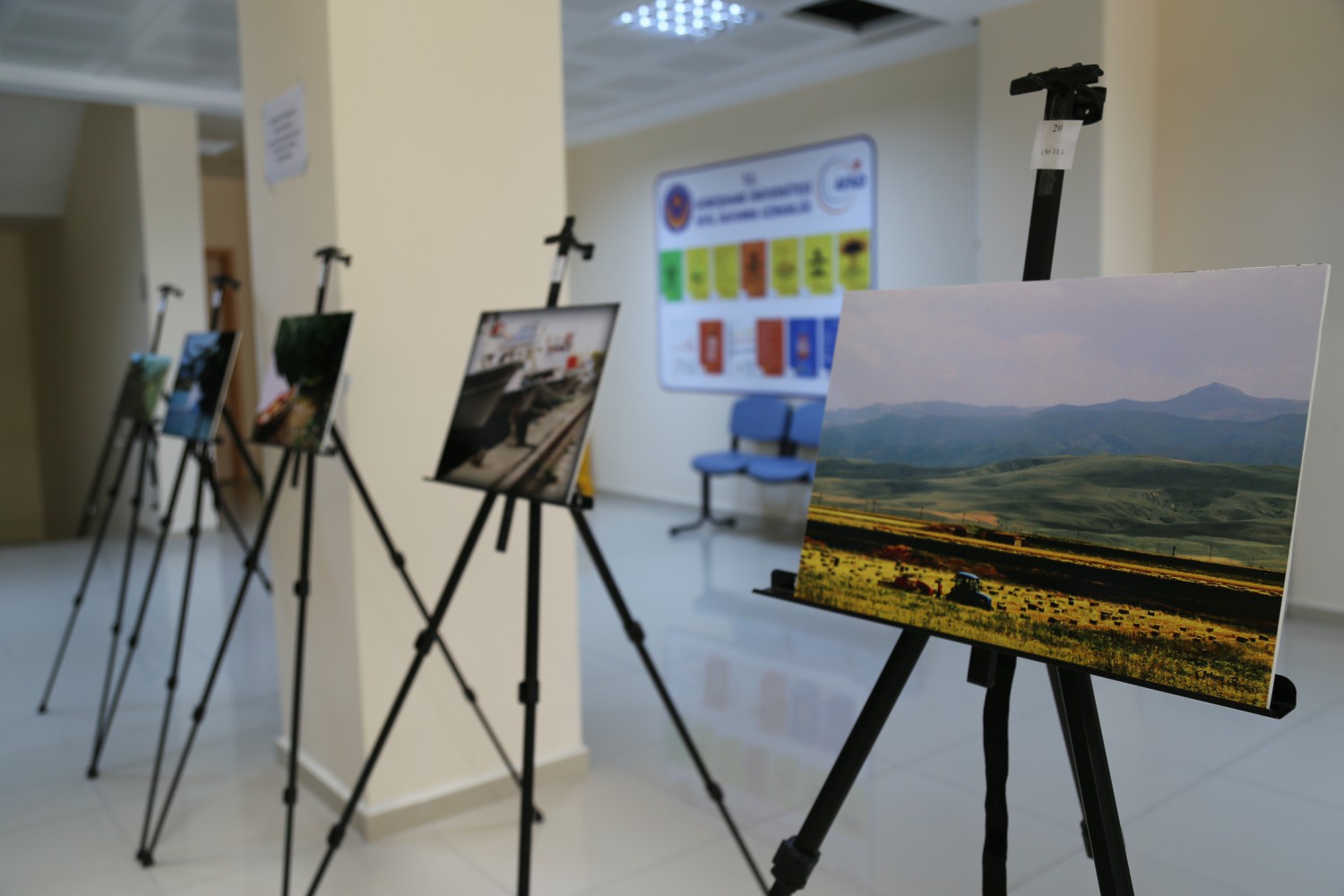 Bu serginin geliri öğrencilere 1