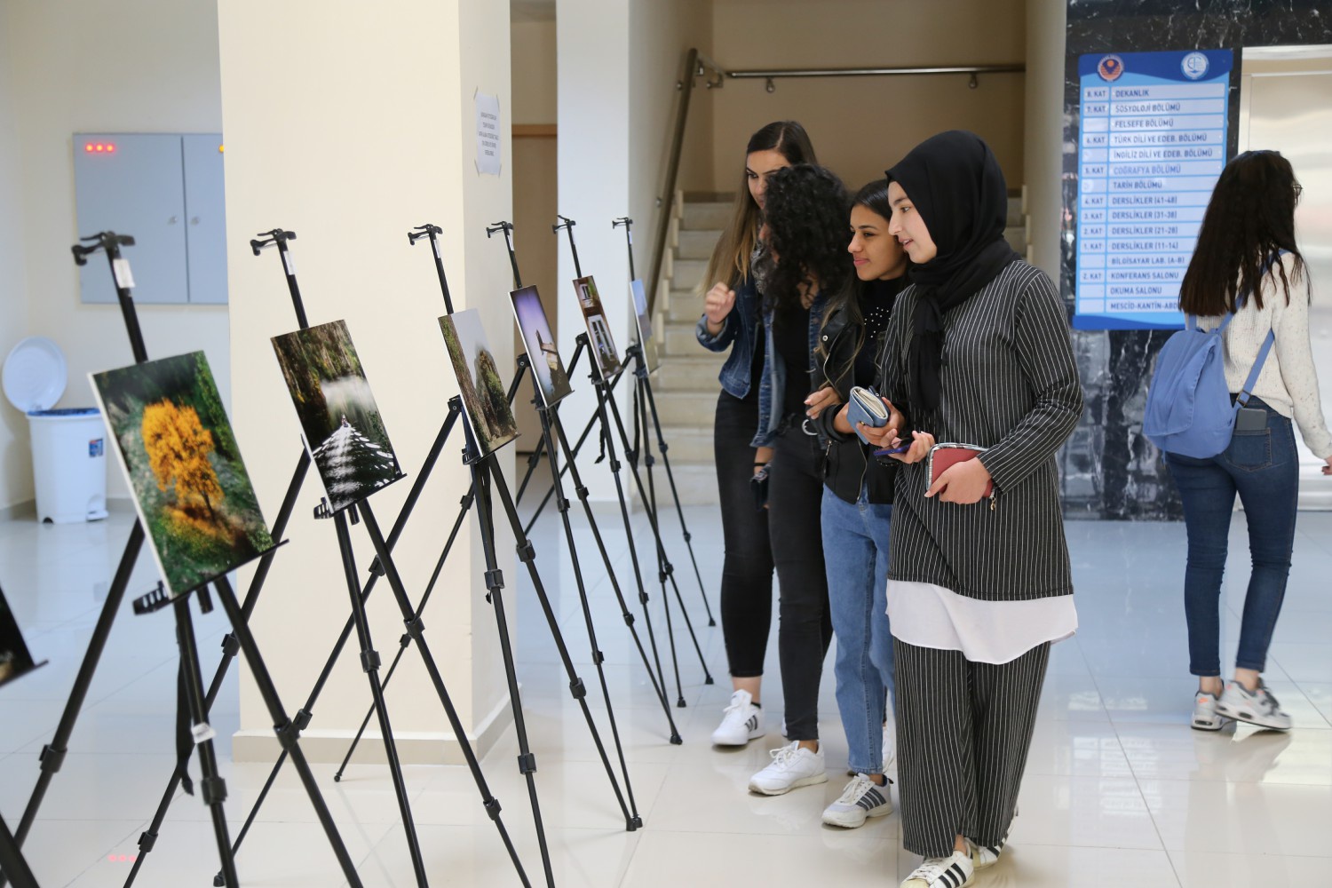 Bu serginin geliri öğrencilere 3