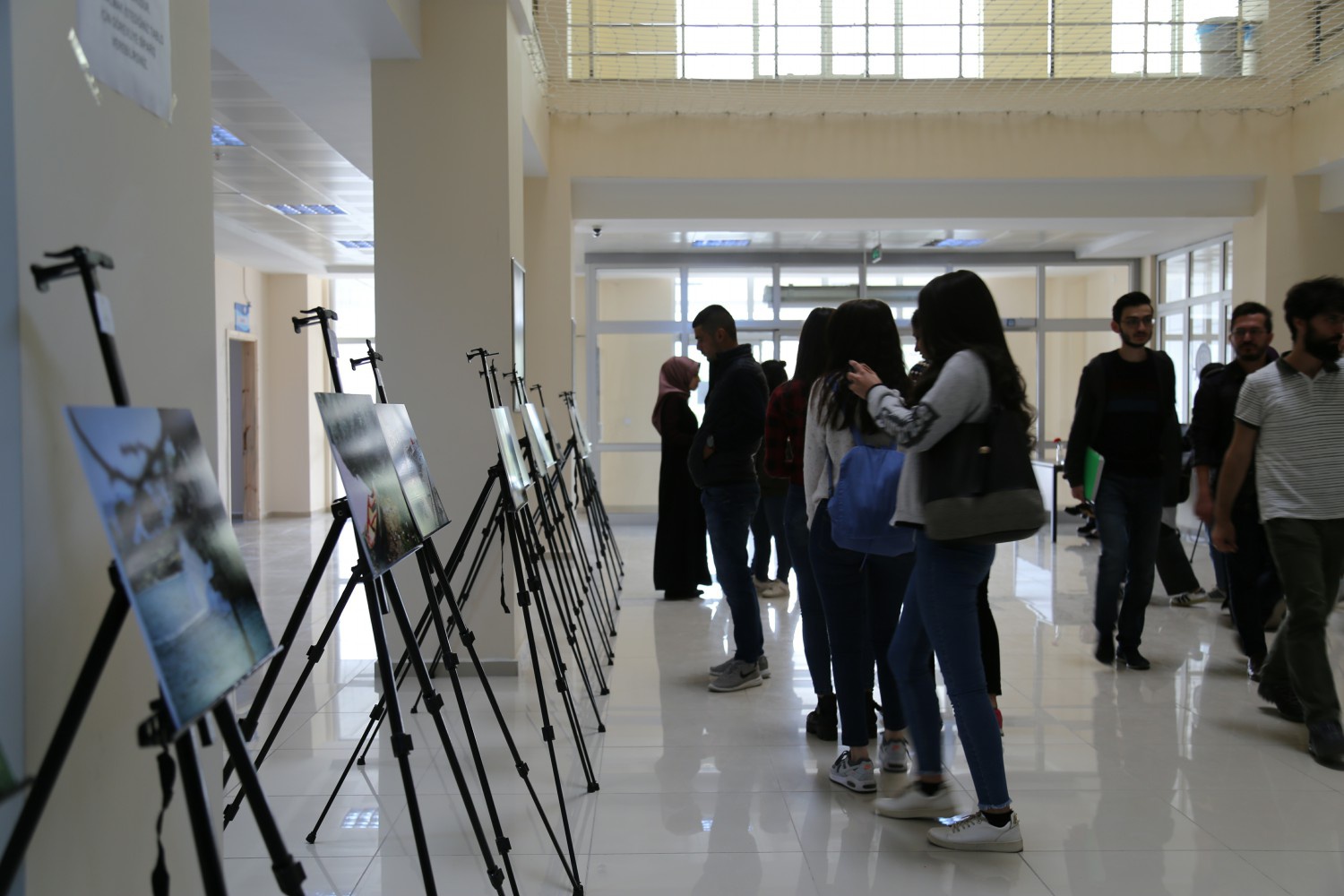 Bu serginin geliri öğrencilere 4