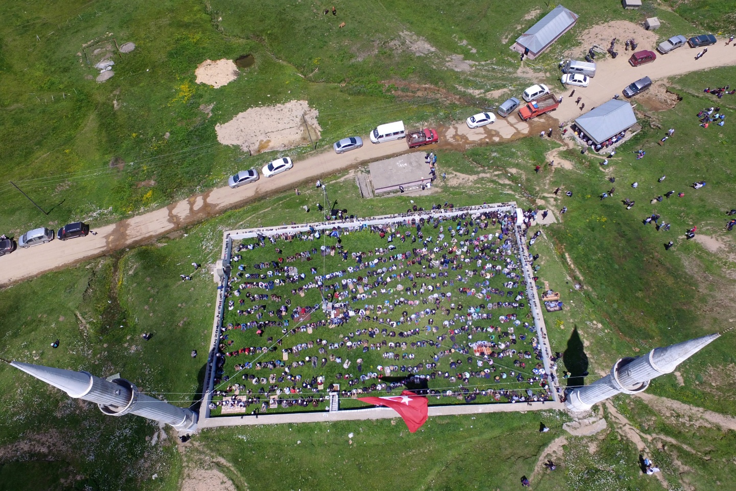 Bu caminin ne kubbesi ne çatısı var 6