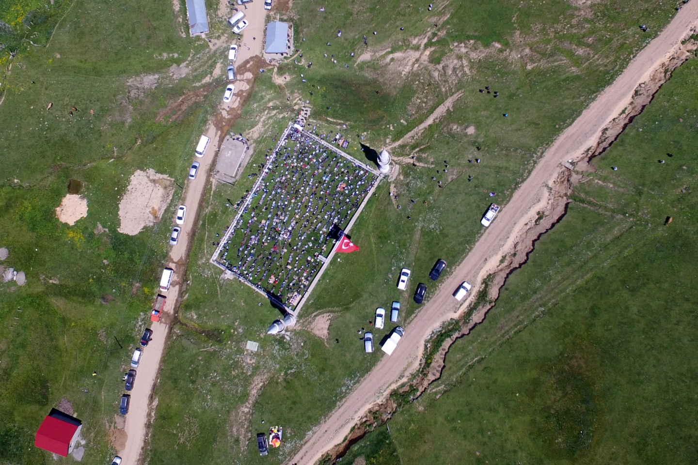 Bu caminin ne kubbesi ne çatısı var 2