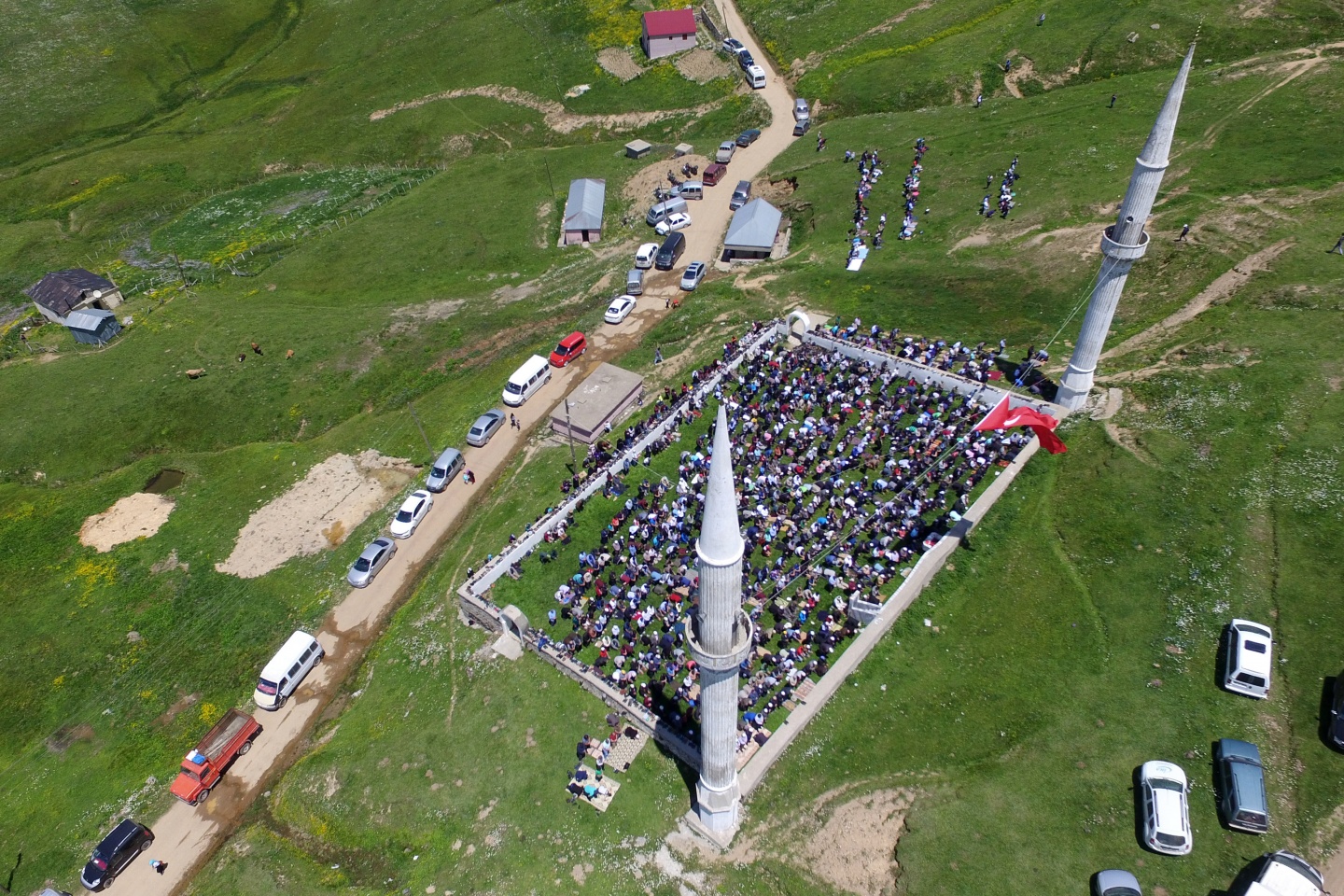 Bu caminin ne kubbesi ne çatısı var 3