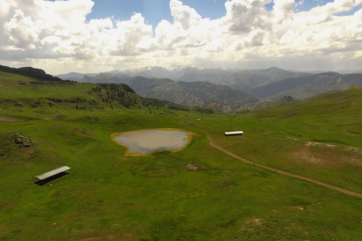 Adını efsaneden alan ‘Dipsiz göl’ büyülüyor   2