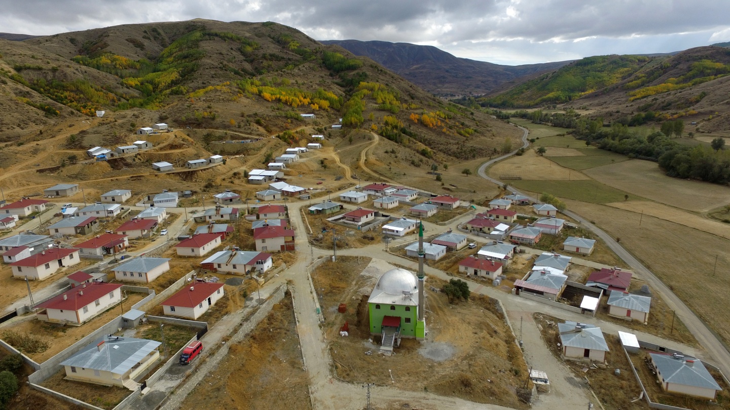 Gümüşhane’de afet riski köy naklettirdi 14