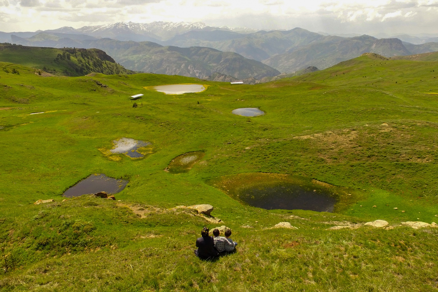 Adını efsaneden alan ‘Dipsiz göl’ büyülüyor   8