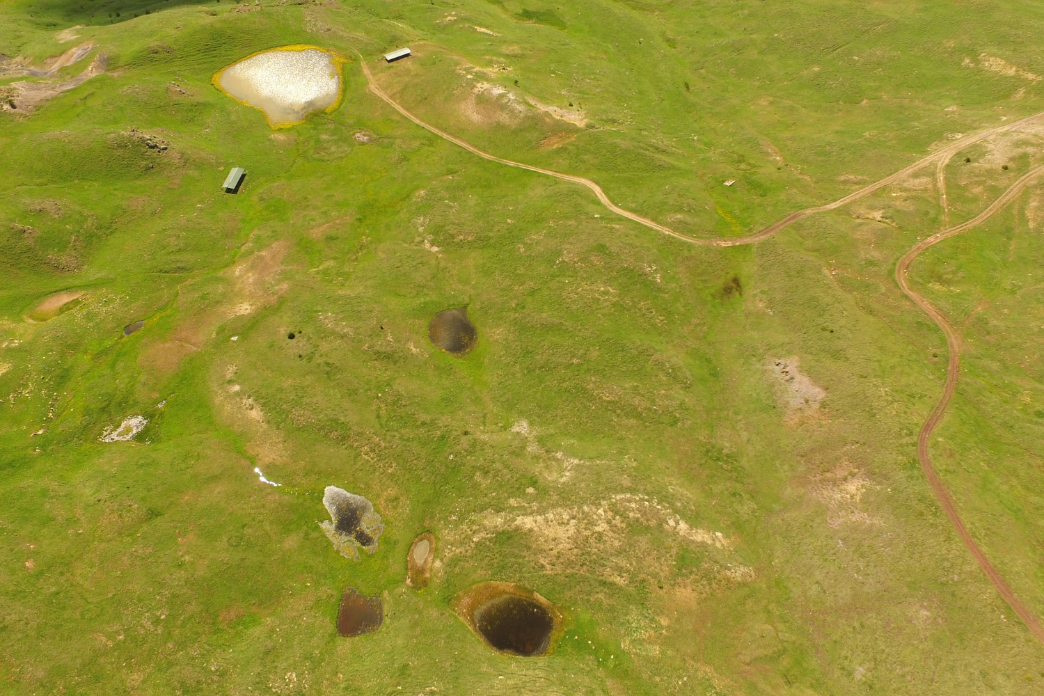 Adını efsaneden alan ‘Dipsiz göl’ büyülüyor   5