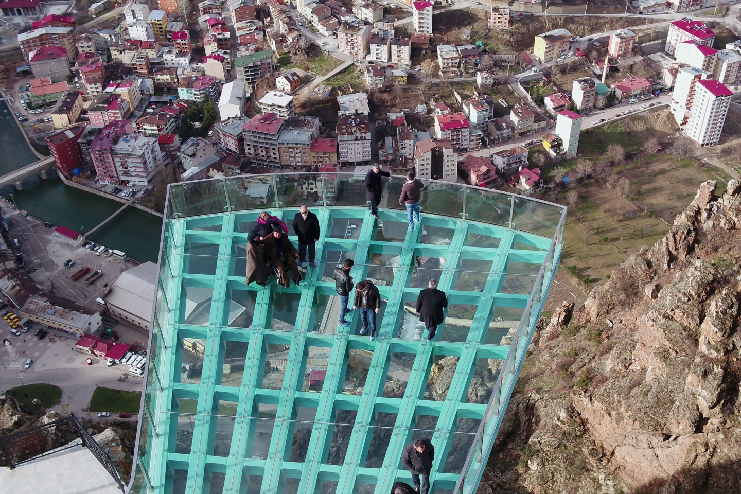 Torul Kalesi cam seyir terası büyülüyor 15