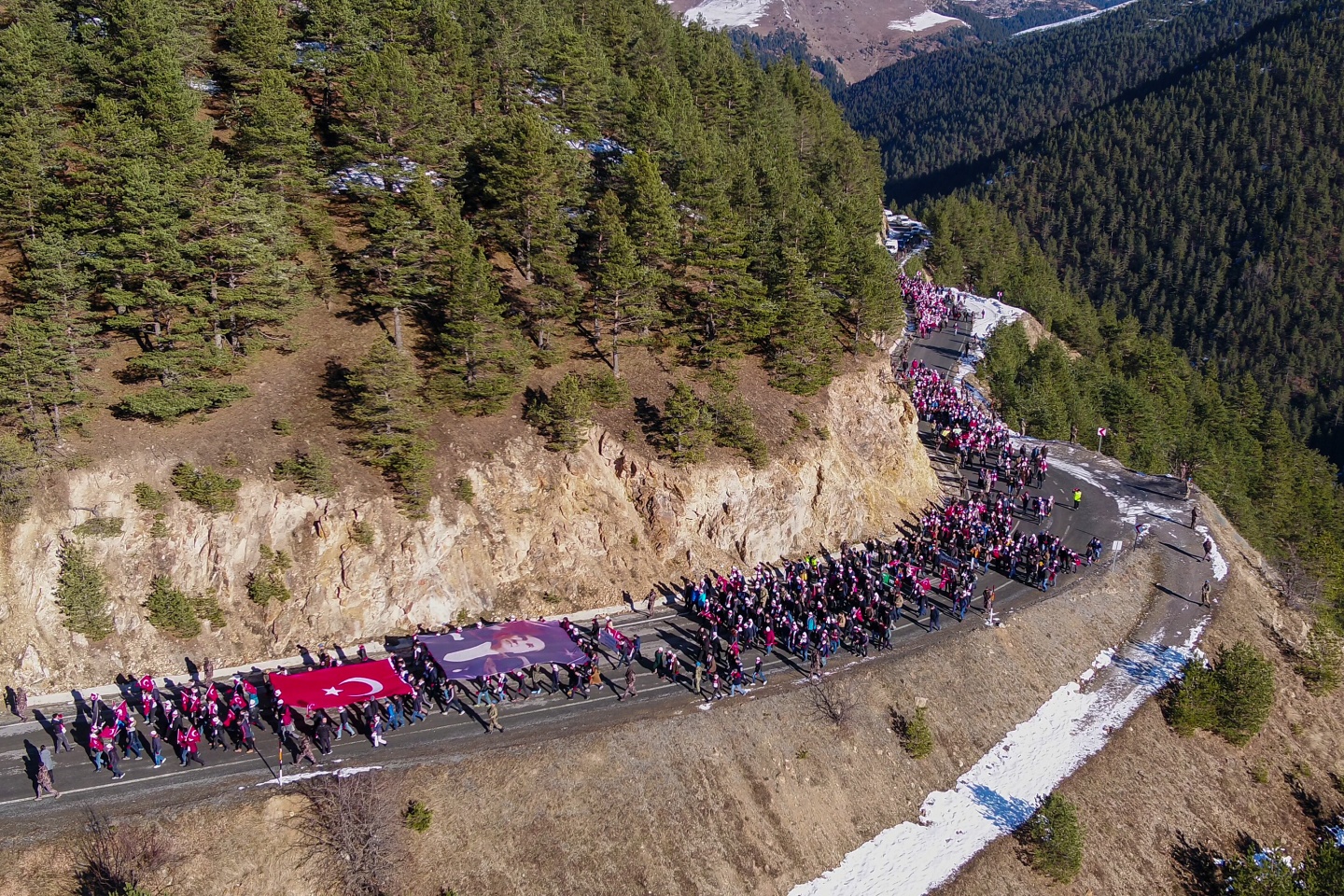 Gümüşhane, Zigana dağında eksi 4 derecede Sarıkamış şehitleri için yürüdü 86