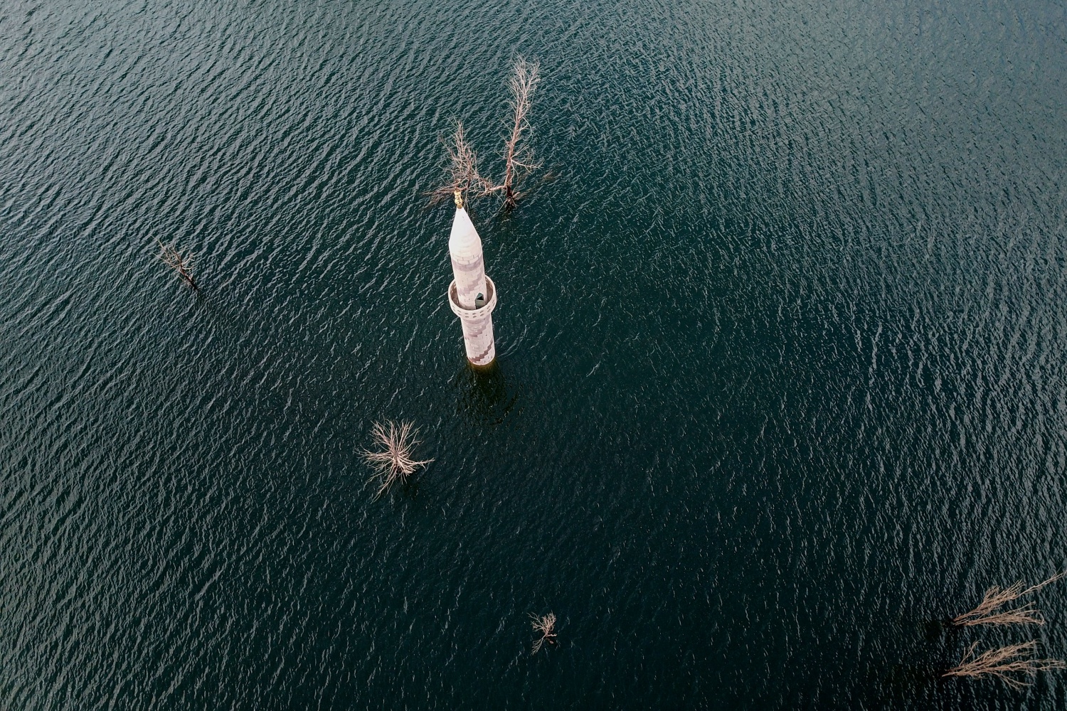 Baraj suları çekilince köy ortaya çıktı 27