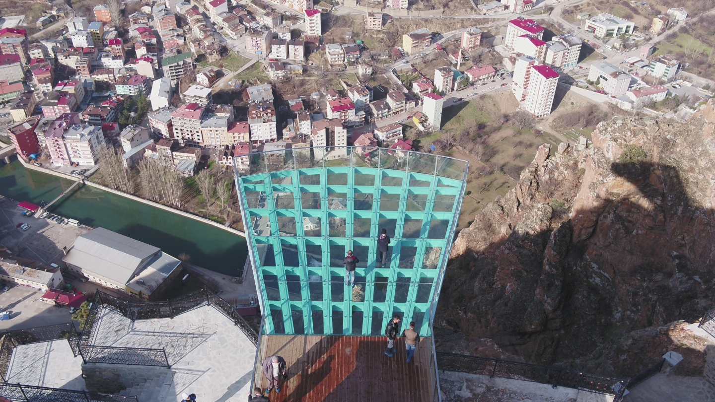 Torul Kalesi cam seyir terası büyülüyor 18