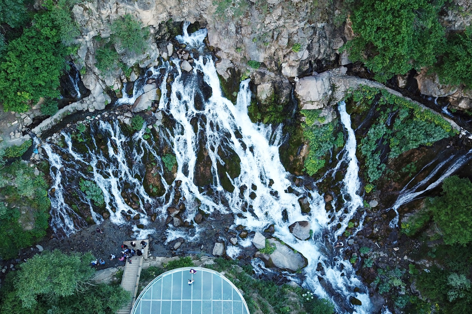Serinlemek isteyen Tomara Şelalesi’nin yolunu tutuyor 2