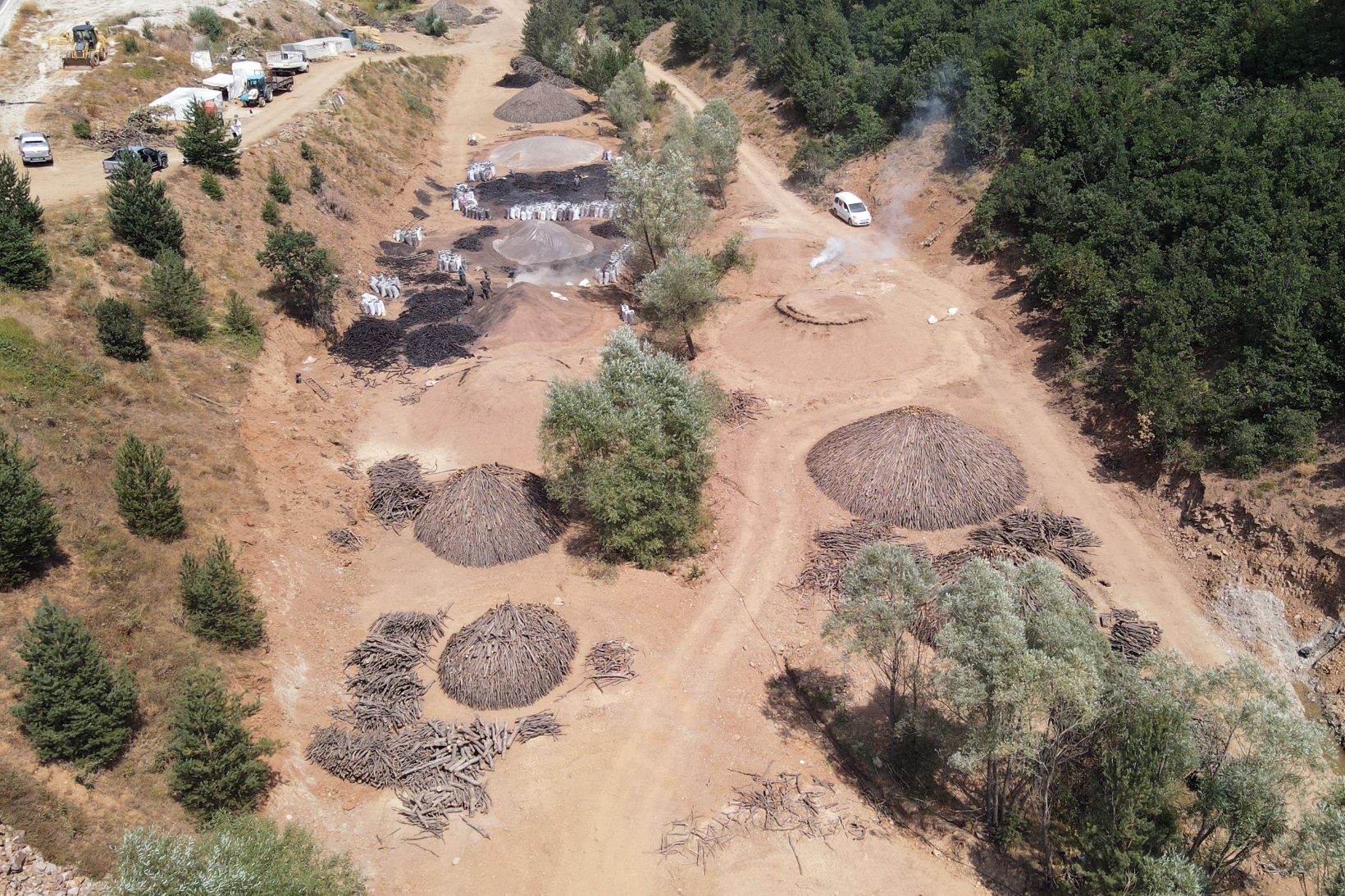‘Torlakçılar’ ekmeklerini ateş ve külden çıkarıyor   16