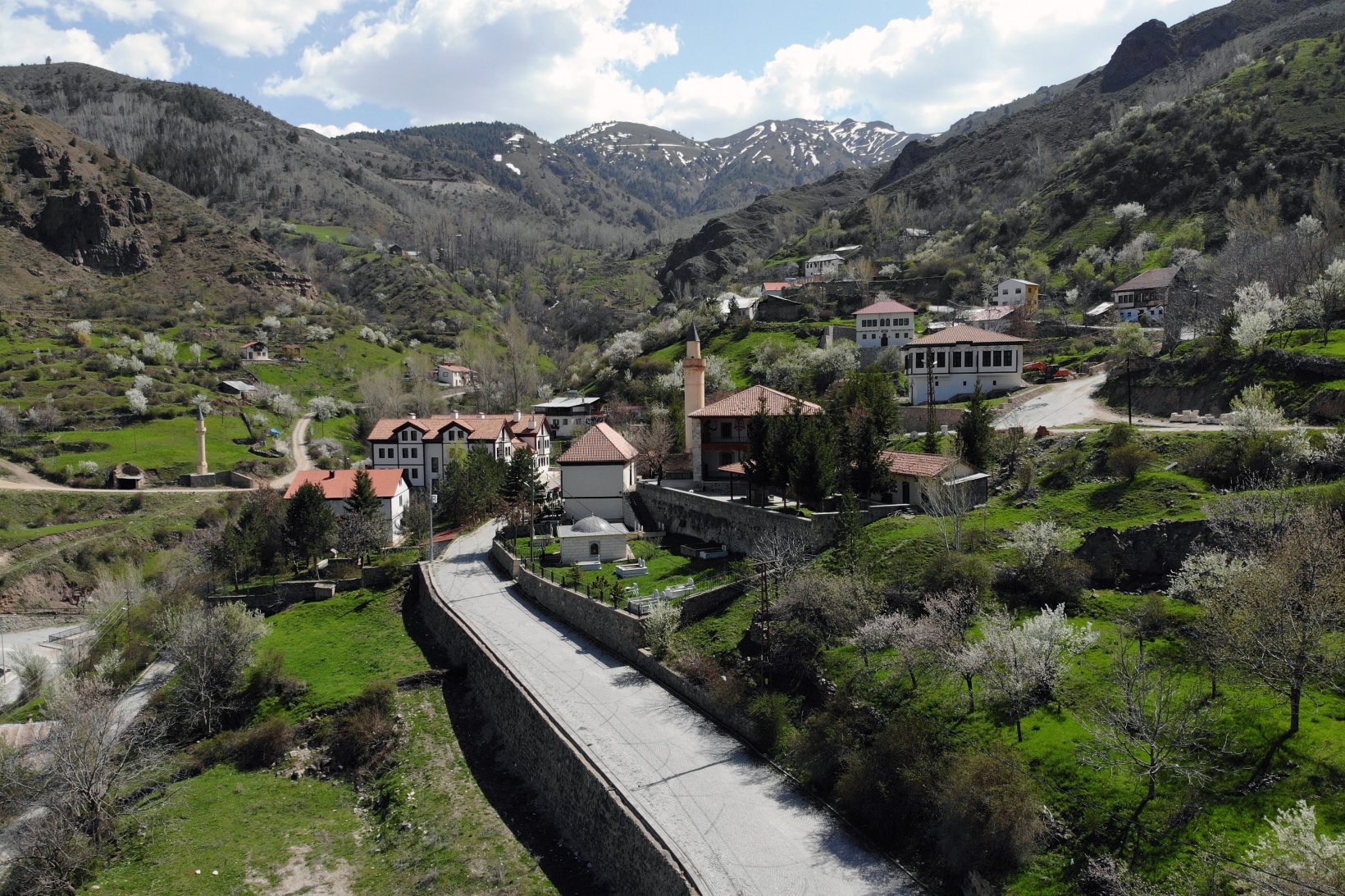 Tarihi mahalle bahar renklerine büründü, görsel şölen oluştu 17