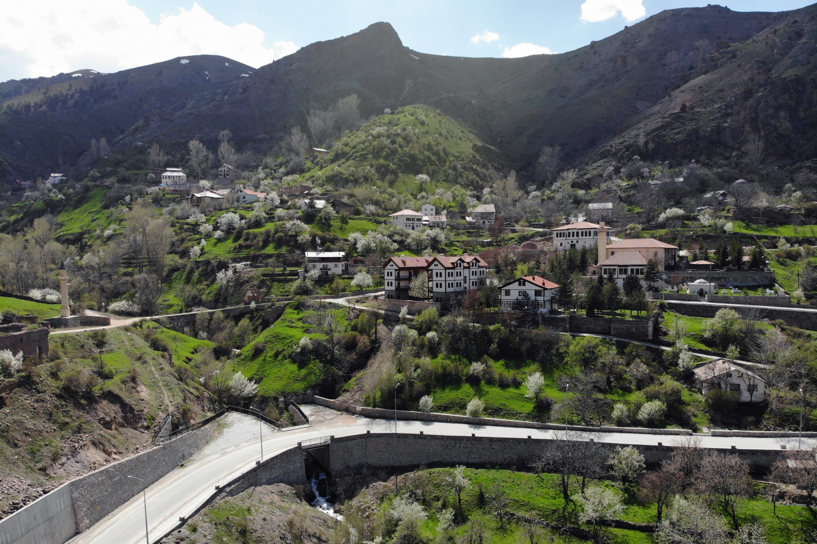 Tarihi mahalle bahar renklerine büründü, görsel şölen oluştu 7