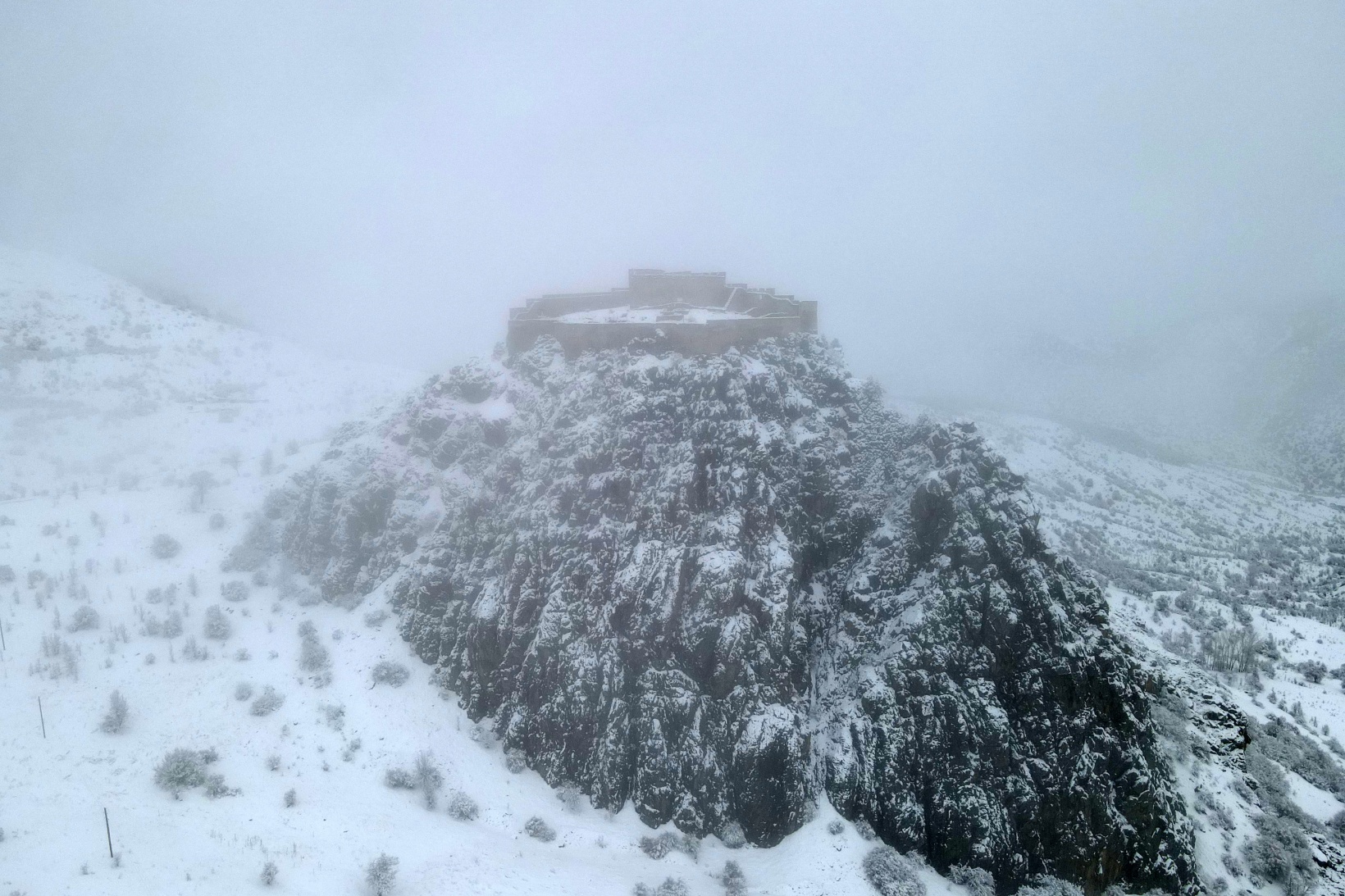 Gümüşhane’de 152 genç kar altında tarihi kaleyi keşfetti 14