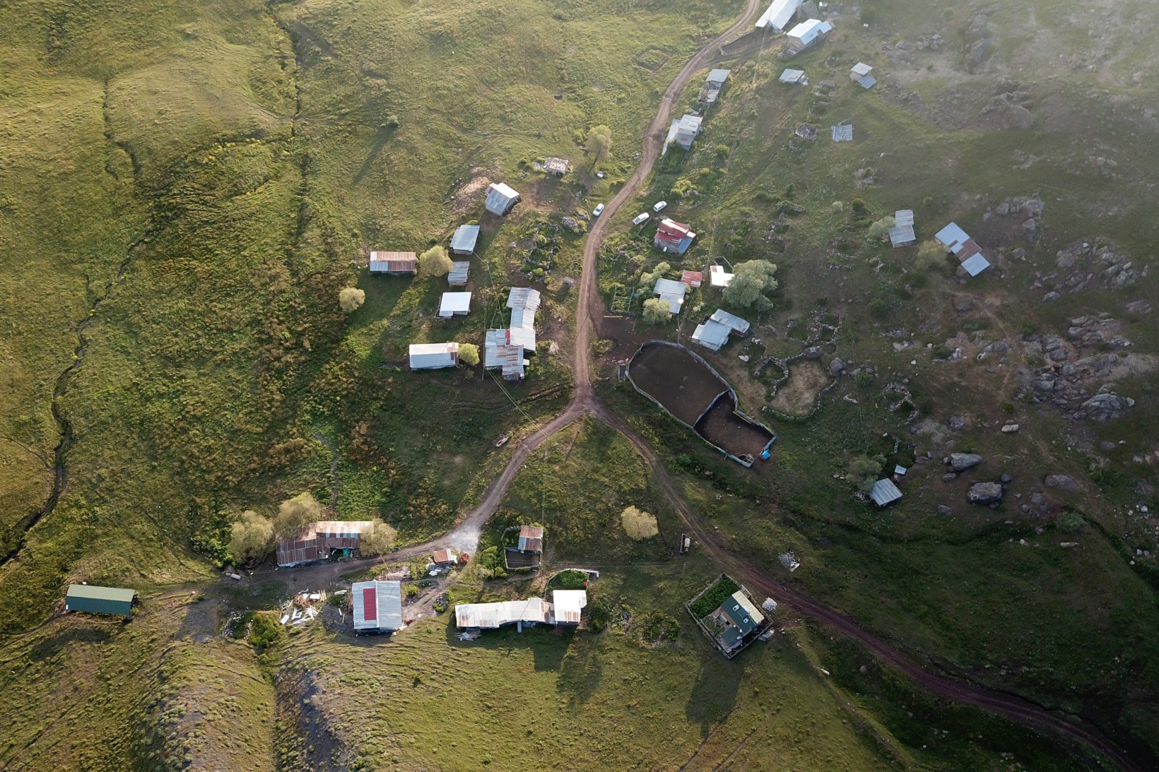 Gümüşhane'nin yüksek kesimlerinde sobalar sönmek bilmiyor 14