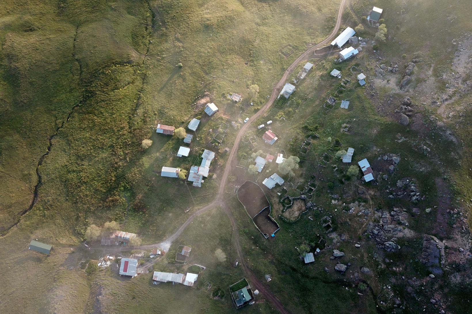 Gümüşhane'nin yüksek kesimlerinde sobalar sönmek bilmiyor 16