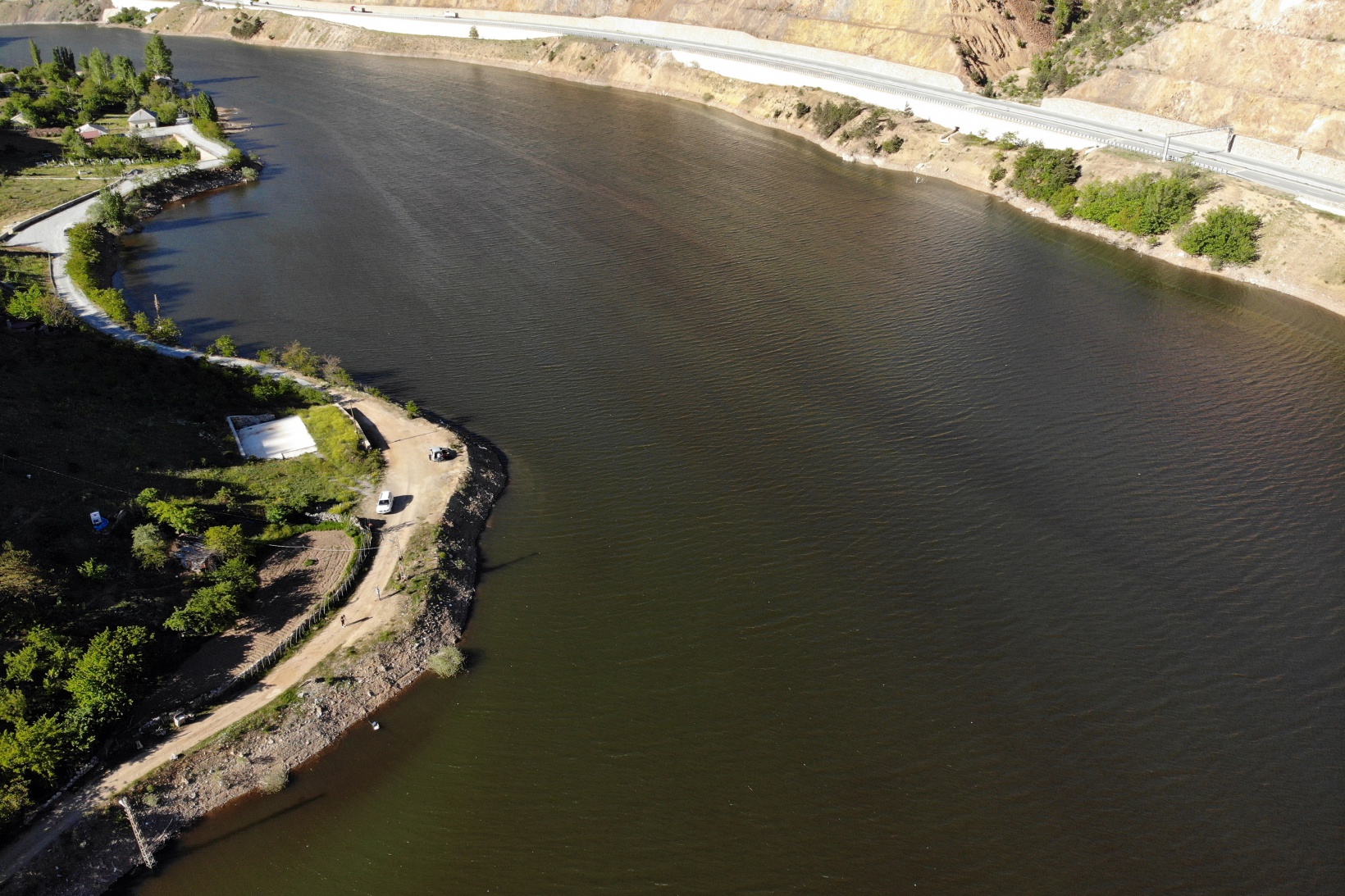 Torul Baraj Gölünde alg patlaması suyun rengini değiştirdi 6
