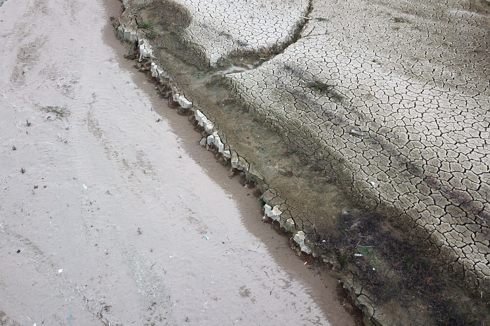 Torul baraj gölünde su seviyesi 40 metre çekildi 3